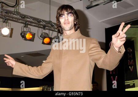 Richard Ashcroft lors de la signature en magasin de son nouvel album "Keys to the World", qui a été publié aujourd'hui, à HMV Oxford Street, dans le centre de Londres, le lundi 23 janvier 2006. APPUYEZ SUR ASSOCIATION photo. Crédit photo devrait lire: Yui Mok / PA Banque D'Images