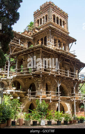 Les bâtiments conçus par Lady Florence Trevelyan dans les jardins publics, Taormina Banque D'Images