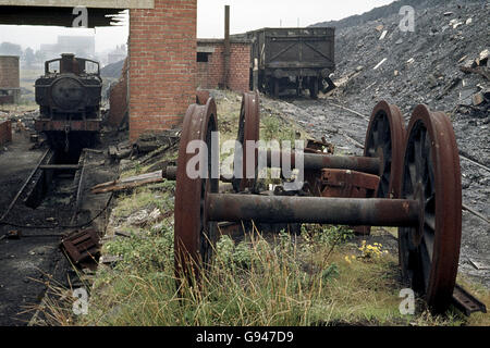 Ancien Great Western 5700 Class 0-6-0PT No 9792 se trouve hors d'usage à Maerdy Colliery. Banque D'Images