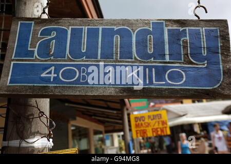 Une boutique de linge à la Mae Hat Bay Beach sur l'Île de Ko Tao dans le golfe de Thaïlande au sud-est de la Thaïlande dans Southeastas Banque D'Images