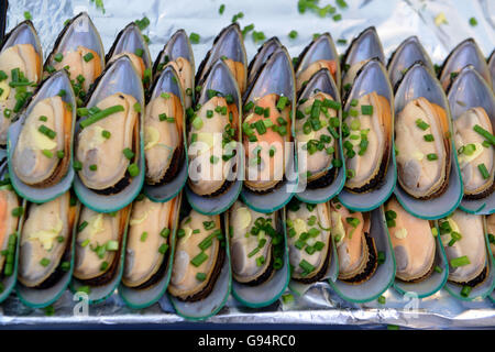 Les coquilles Nightmarket dans la ville de Krabi sur la mer d'Andaman au sud de la Thaïlande. Banque D'Images