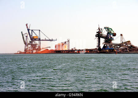 L'industrie sur le port de Fos-sur-Mer à côté de Marseille. Banque D'Images