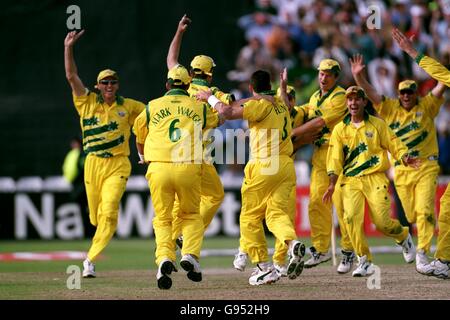 Cricket - coupe du monde de l'ICC - semi-finale - Afrique du Sud contre Australie.Les joueurs australiens célèbrent le cricket final et la victoire sur l'Afrique du Sud Banque D'Images