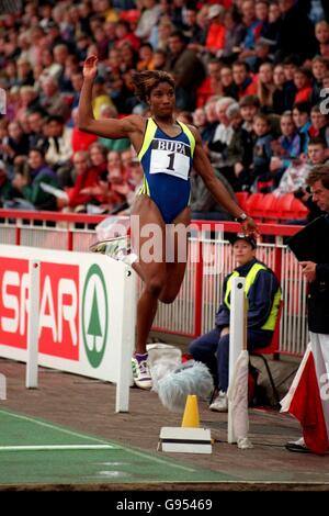 Athlétisme - Jeux BUPA - Gateshead - saut long pour femmes.Denise Lewis, Grande-Bretagne Banque D'Images