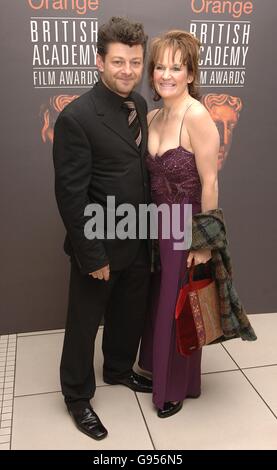 The Orange British Academy film Awards (BAFTAS) 2006 - Odeon Leicester Square.Andy Serkis et son épouse Lorraine Ashbourne Banque D'Images