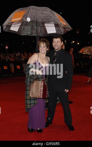 The Orange British Academy film Awards (BAFTAS) 2006 - Odeon Leicester Square.L'acteur Andy Serkis avec sa femme Lorraine Ashbourne Banque D'Images