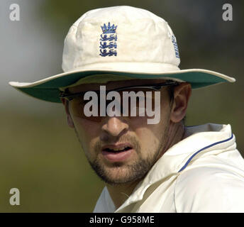 Steve Harmison, de l'Angleterre, sur le terrain pendant la deuxième journée du match de la tournée contre le XI du président du conseil d'administration indien au terrain de cricket de l'IPCL, Baroda, Inde, vendredi 24 février 2006. Voir PA Story CRICKET England. APPUYEZ SUR ASSOCIATION photo. Crédit photo devrait se lire: Rebecca Naden/PA. Banque D'Images