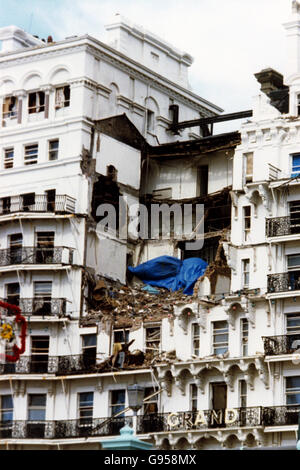 Gravement endommagé lorsqu'une bombe de l'IRA a tué quatre personnes et en a blessé 32, l'hôtel a été occupé par Margaret Thatcher et d'autres membres importants du Parti conservateur pour la conférence du parti. Banque D'Images