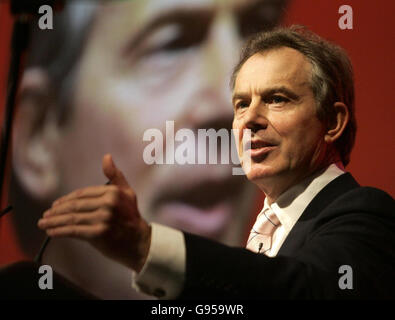 Le déclarant de la bibliothèque daté du 24/02/2006 du Premier ministre britannique Tony Blair s'adressant à la Conférence du Parti travailliste écossais à Aviemore.Tony Blair a défendu sa position sur les libertés civiles et a accusé ses critiques de "refus de comprendre le monde moderne". Banque D'Images