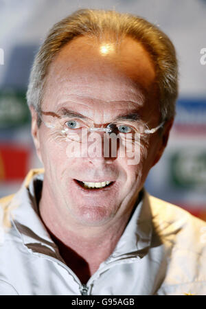 Sven Goran Eriksson, directeur de l'Angleterre, prend la parole lors d'une conférence de presse à Anfield, Liverpool, le mardi 28 février 2006, avant leur match international amical contre l'Uruguay demain. Voir PA Story FOOTBALL England. APPUYEZ SUR ASSOCIATION photo. Le crédit photo devrait se lire: Martin Rickett/PA. Banque D'Images