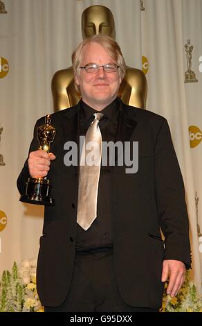 Philip Seymour Hoffman avec le prix de la meilleure performance par Un acteur dans un rôle de leader pour Capote Banque D'Images