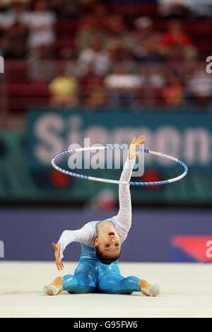 Gymnastique - 16ème Jeux du Commonwealth - Kuala Lumpur, Malaisie - Hoop - finale individuelle. El Regina Tajudin de Malaisie en compétition en finale Banque D'Images