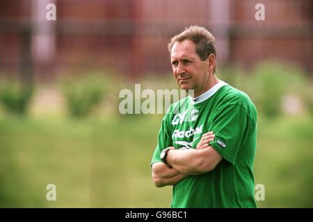 Soccer - FA Carling Premiership - Liverpool Training. Gerard Houllier, directeur de Liverpool Banque D'Images