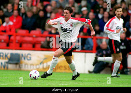 Football - FA Carling Premiership - Nottingham Forest / Liverpool.Robbie Fowler, Liverpool Banque D'Images