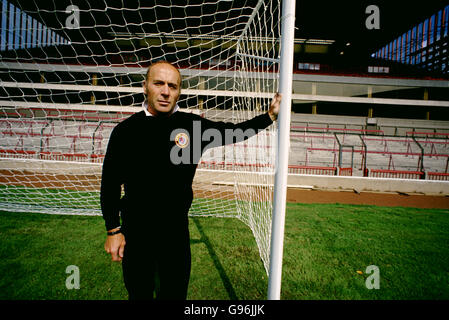 Football - Aston Villa. Ron Saunders, directeur de la Villa Aston à Villa Park Banque D'Images