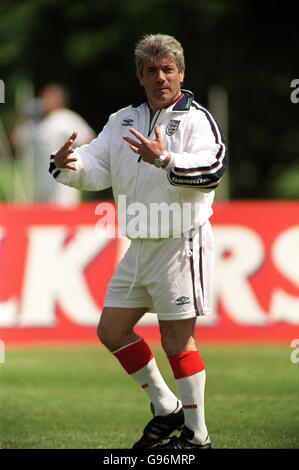 Football - qualification Euro 2000 - Groupe 5 - Angleterre / Suède - Angleterre entraînement. Kevin Keegan pendant la session d'entraînement en Angleterre Banque D'Images