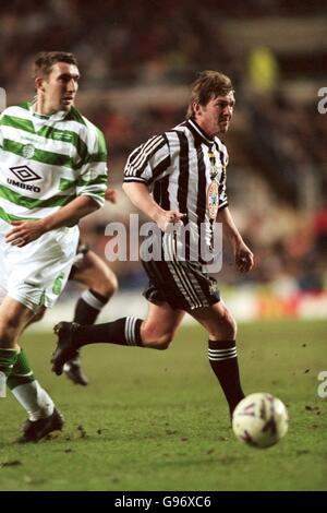 Soccer - Peter Beardsley Témoignage - Peter Beardsley Sélectionnez XI v Celtic Banque D'Images