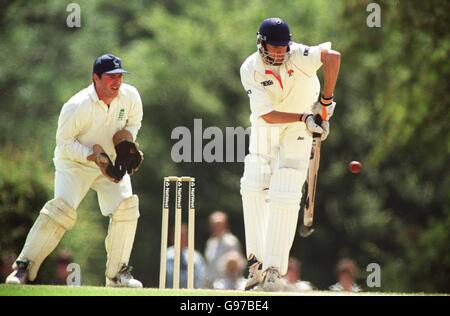 Cricket - NAT West Trophy 3e tour - Hertfordshire v Lancashire.Mark Chilton, du Lancashire, se dirige pendant un demi-siècle contre Hertfordshire Banque D'Images