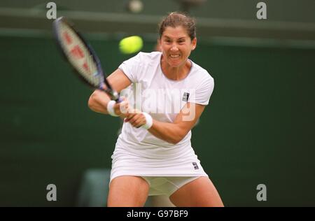 Tennis - Wimbledon. Monica Seles en action contre Marlene Weingartner Banque D'Images