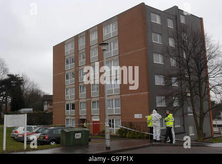 La police a demandé de l'aide pour traquer les tueurs de deux jeunes gens abattus lors d'une fusillade « sang froid » dans le sud de Londres, mardi 7 mars 2006. Un homme de 20 ans et une femme de 21 ans ont été tués par balle après que deux hommes masqués aient éclaté dans une adresse à Upper Norwood tôt ce matin.le frère jumeau de la victime mâle a également été abattu et grièvement blessé lors de l'attaque et est soigné dans un hôpital du sud de Londres, a déclaré Scotland Yard. Voir l'histoire de l'AP, morts DE LA POLICE. APPUYEZ SUR ASSOCIATION photo. Le crédit photo devrait se lire comme suit : Stefan Rousseau/PA Banque D'Images