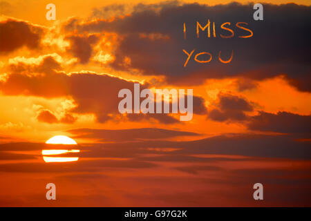 "I Miss You" écrit au coucher du soleil Banque D'Images