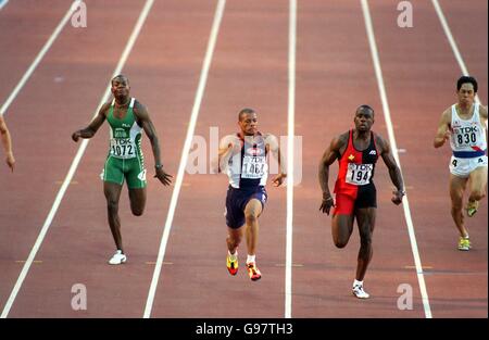 Athlétisme - Championnats du monde - Séville.L-R; Deji Aliu au Nigeria, Maurice Greene aux États-Unis, Bruny Surin au Canada et Koji Ito au Japon participent à la finale du quart de 100 m masculin Banque D'Images