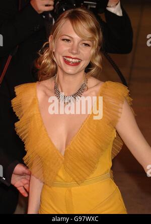 Vanity Fair Post Oscars Party - Mortons Restaurant. Michelle Williams arrive sur le tapis rouge. Banque D'Images