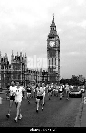 De Londres à Brighton Walk - Westminster Bridge.Près du début de la promenade de 53 km. Banque D'Images