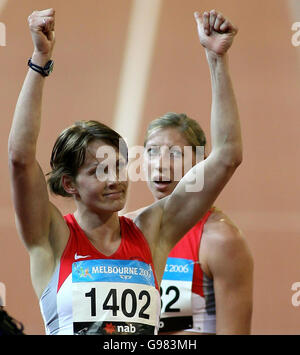 Kelly Sotherton, de l'Angleterre, célèbre la victoire de la médaille d'or dans l'Heptathlon féminin au Melbourne Cricket Ground, lors des 18e Jeux du Commonwealth à Melbourne, en Australie, le mercredi 22 mars 2006.APPUYEZ SUR ASSOCIATION photo.Le crédit photo doit se lire comme suit : Gareth Copley/PA. Banque D'Images