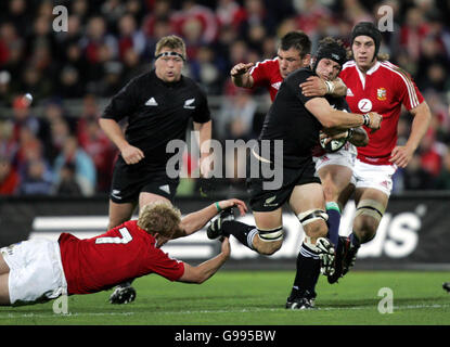 Richie McCaw de Nouvelle-Zélande en action pendant le match Nouvelle-Zélande contre les Lions britanniques et irlandais à Wellington.Richie McCaw de Nouvelle-Zélande en action pendant le match Nouvelle-Zélande contre les Lions britanniques et irlandais à Wellington. Banque D'Images