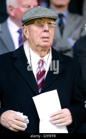 Football - FA Barclays Premiership - Liverpool / Aston Villa - Anfield. Doug Ellis, président d'Aston Villa Banque D'Images