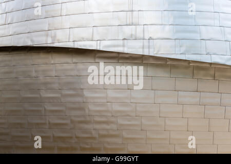 Bilbao, Espagne- 6 octobre 2015 : façade du Musée Guggenheim de Bilbao, Pays Basque, Espagne Banque D'Images