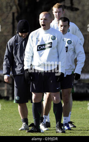 Neil Lennon du Celtic lors d'une séance de formation à Barrowfield, Glasgow, le mardi 4 avril 2006. Les Celtic jouent au cœur d'un match de la Premier League de la Banque d'Écosse au Celtic Park demain. APPUYEZ SUR ASSOCIATION photo. Le crédit photo devrait se lire comme suit : Andrew Milligan/PA ** Banque D'Images