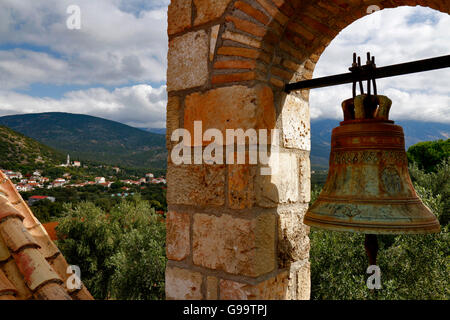 Vue sur l'emblématique golden Bell et de l'église typique de l'île grecque de Céphalonie, Grèce Banque D'Images