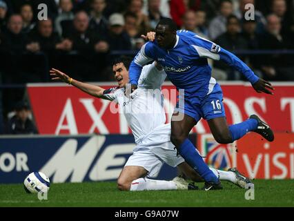 Football - FA Barclays Premiership - Bolton Wanderers / Birmingham City - The Reebok Stadium.Emile Heskey de Birmingham City combat avec Bolton Wanderers Tal Ben Haim Banque D'Images