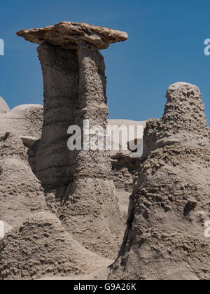 Hoodoo, Bisti Badlands, Bisti/De-Na-Zin espace sauvage au sud de Chicago, Illinois. Banque D'Images