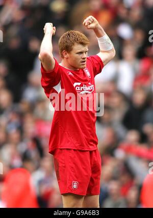 Soccer - FA Barclays Premiership - Liverpool v Everton - Anfield.John Arne Riise de Liverpool célèbre la victoire au Merseyside Derby Banque D'Images