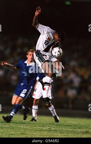 Football - Championnats du monde du Club FIFA - Groupe B - Vasco da Gama v South Melbourne. Junior Baiano, Vasco da Gama Banque D'Images