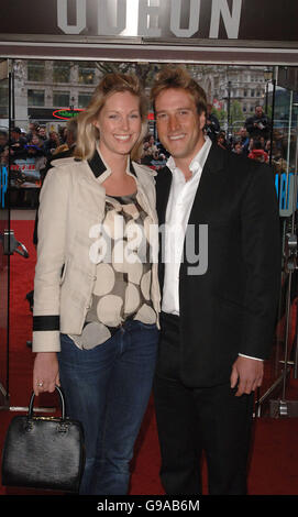 Ben Fogle et Marina Hunt arrivent à la première de Mission Impossible 3 (M:i:III), à l'Odeon Leicester Square, dans le centre de Londres. Date de la photo: Mardi 25 avril 2006. Voir PA Story SHOWBIZ Cruise. Le crédit photo devrait se lire comme suit : Ian West/PA Banque D'Images