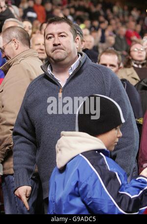 Soccer - FA Barclays Premiership - Manchester United / Middlesbrough - Old Trafford.Un fan de la foule qui cria des abus à Gary Neville de Manchester United Banque D'Images