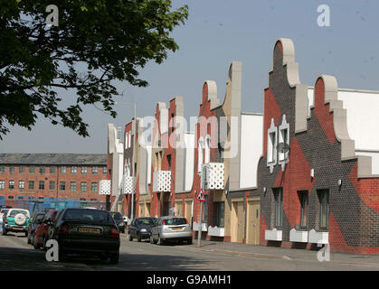 Le domaine du conseil à Ancoats, Manchester, où les maisons des résidents ont été transformées avec une nouvelle couche de peinture. Banque D'Images