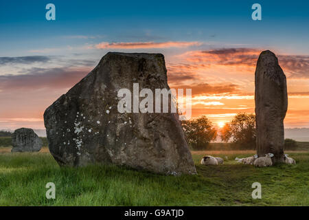 Juin Avebury Lever du Soleil Banque D'Images