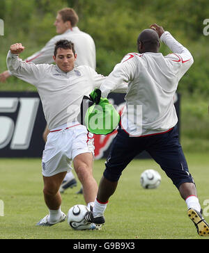 Frank Lampard, en Angleterre, en action lors d'une séance d'entraînement à Carrington, Manchester. Banque D'Images