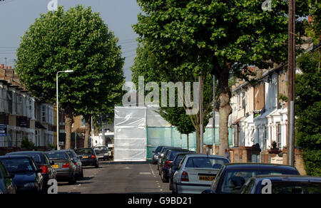 Vue générale de la scène du raid terroriste sur Lansdown Road à Forest Gate, à l'est de Londres. Banque D'Images