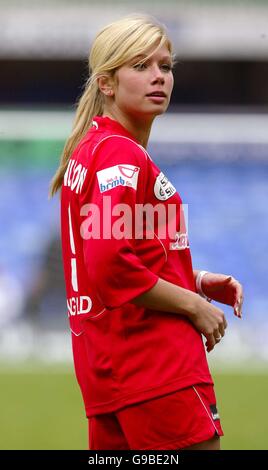 Football - six finales de football - Birmingham City football Club St Andrews Stadium.Nikki Sanderson, l'ancienne star de la rue Coronation, lors des six finales de football au stade de football St Andrews de Birmingham City Banque D'Images