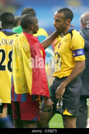 (R-L) Thierry Henry d'Arsenal et Samuel ETO'o de Barcelone Banque D'Images