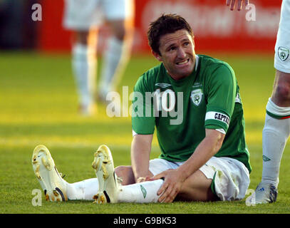 Football - International friendly - Irlande / Chili - Lansdowne Road. Robbie Keane, de l'Irlande, est abattu Banque D'Images