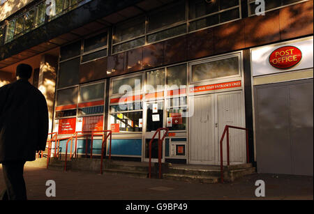 Vue générale du bureau de poste de Whitechapel Road East London, samedi 3 juin 2006. Banque D'Images