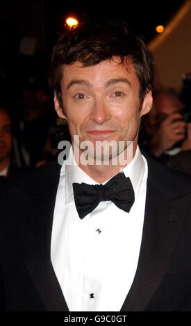 AP, OUT Hugh Jackman arrive pour la première de 'X-Men III - The Last Stand' au Palais des Festival pendant le 58e Festival de Cannes, en France. Banque D'Images