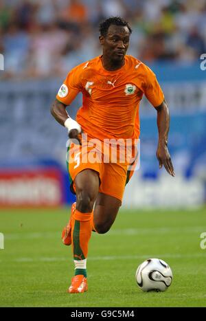 Football - coupe du monde de la FIFA 2006 Allemagne - Groupe C - Argentine / Côte d'Ivoire - AOL Arena. Didier Zokora, Côte d'Ivoire Banque D'Images